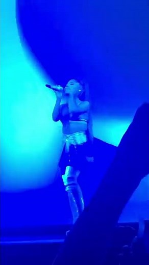 Breathin high note-Ariana Grande Sweetener World Tour London 16/10/2019🖤☁️
