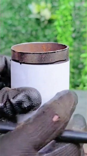 This is the process of making lines on iron pipes using paper #process #lines #ironpipe #paper