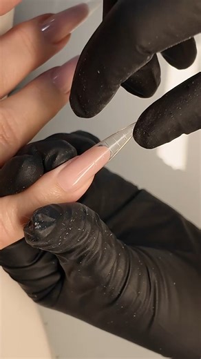 ✨ New technique unlocked ✨ These were created using dual forms — a method that helps achieve a clean structure, smooth surface, and beautifully balanced shape with less filing. Huge thank you to my clients who trust me enough to let me try and perfect new techniques. Your support helps me continue leveling up and bringing you even better nails every visit 🤍 📍 Fox Nail Design 💅 Structured • Clean • Luxe | Fox Nail Design