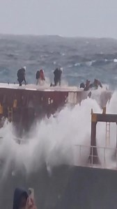 890K views · 4.7K reactions | Trực thăng tới kịp khi tàu chở hàng...