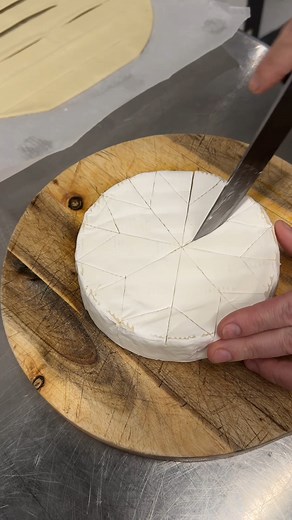 Snowflake Baked Brie! Brie-lliant snowflake appetizer ❄️🧀 | Chefclub Network