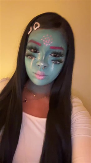 Kreatywne makijaże obcych: Tutorial na face paint