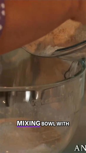 Soft, lightly spiced, and full of raisins 🍞☕ These Greek cinnamon raisin rolls are the coziest way to start your day! What’s inside: • Warm cinnamon a pinch of clove • Plump raisins in every bite • Tender homemade dough • Brushed with egg wash sprinkled with sugar How to make them: – Mix yeast, warm milk, sugar, vanilla, butter – Add cinnamon, flour, raisins, salt → knead until smooth – Let rise until doubled – Shape into rolls, rise again – Egg wash sugar sprinkle – Bake until golden and fragr