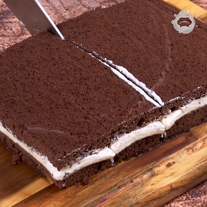 115K views · 2.5K reactions |  拏  Prăjitura Kinder Felie de Lapte 拏  Prăjitură cu blat moale, fraged, pufos și cremă fină și delicioasă  | KiloRețete | Facebook