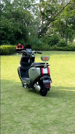 🤖 AI वाली Smart Japanese Scooty ⚡ | Electric Scooty with Next Level Features! | Futuristic Ride