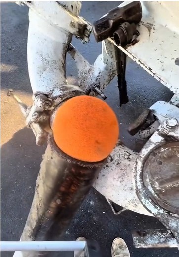 Sponge-Water-Sponge: through the tip-hose. #canadianconcretepumper #concretepumping #solidflowconcretepumping #concrete #construction