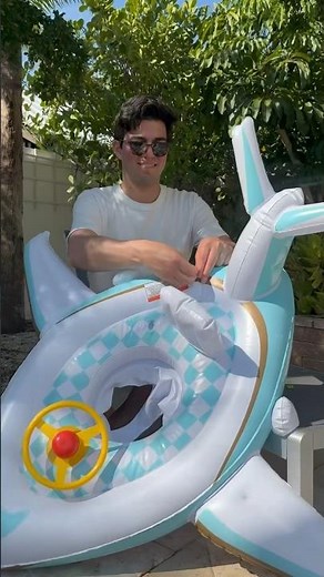 Hope this helps this summer! ☀️ Use a binder clip to deflate pool floats quickly and easily!