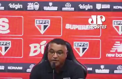 Roger Machado, sobre o gol do Palmeiras:“Nossa subida de pressão obedeceu a regra do gatilho da bola rodada pra trás, mas teve pouca pressão e a bola inverteu de corredor. Foi um gatilho de pressão de bola pra trás, a pressão vazou.”🎥 @JovemPanEsporte