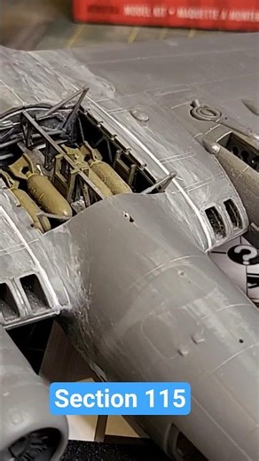 Bomb bay hinges forward! BOEING B-17G - 1:72. Airfix skill 3.
