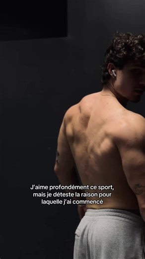 Ilario on Instagram: "❤️‍🩹 —— Pour ceux qui veulent prendre du muscle efficacement sans perdre leur temps, j’ai conçu un guide complet et sans bullshit. Il aborde notamment : – Les bases essentielles avant de s’entraîner – Comment exécuter une série correctement – Les règles pour vraiment progresser – Un programme d’entraînement sur 4 semaines Le lien du guide est disponible en bio. #muscles #gym #humour #muscu"
