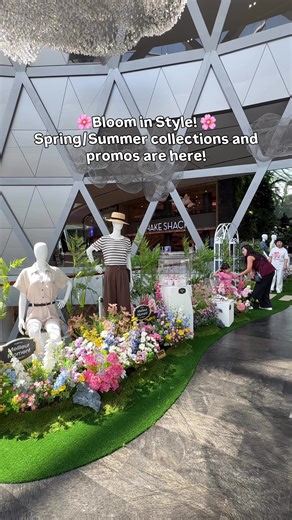 🌸 Shop your favourite Spring/Summer collections at Jewel and get rewarded with these exclusive promos from 20 March to 26 April! 👗✨ 💳 UOB Cardmember Rewards: 🛍️Spend a minimum of $200 to redeem a $20 Jewel Gift Voucher! 🛍️Go big and spend a minimum of $350 to snag a $50 Jewel Gift Voucher! (Combine up to 3 same-day receipts at participating fashion stores) While you’re here, don't miss our stunning Spring/Summer fashion showcases across Level 2 featuring the latest trends! 🌿👠 Step into th