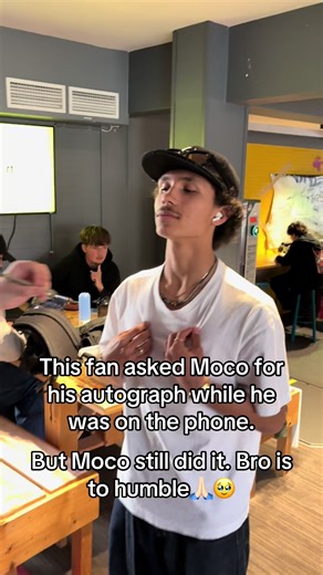 Moco Shows Humility by Signing Autograph for Fan