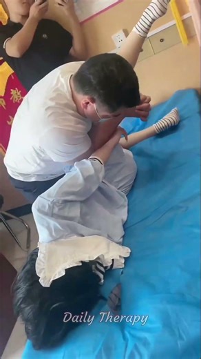 Does a professional bone setter work master of technique teaches you skills training to improve