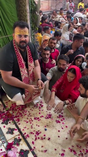 Devotee Neha Dhupia serving perfume at Shri Banke Bihari Ji Temple #bankebiharitemple #vrindavan