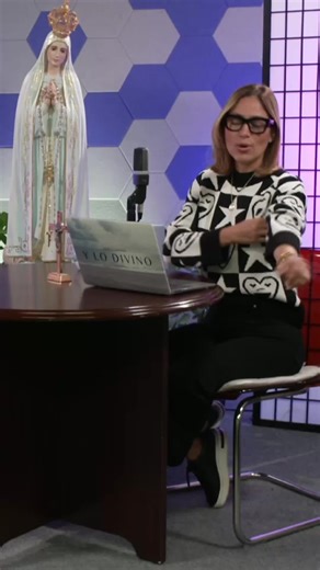 Esto pasa en misa… y nadie lo quiere decir. El episodio completo está en nuestro YouTube 🔗KathyQuinteroPodcast Link en bio. Comenta con respeto y sé parte de la conversación.