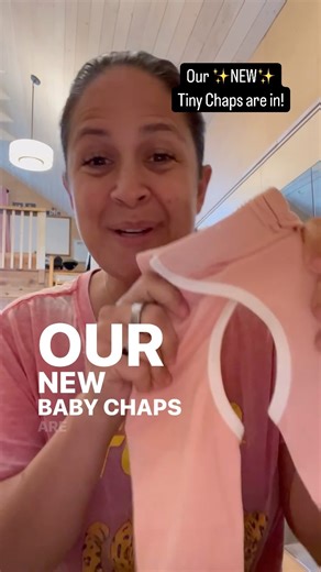 Tiny Undies on Instagram: "Baby chaps (aka split pants or kaidängku in Chinese) are perfect for: 👉diaper-free observation time for elimination communication 👉wearing under a diaper back-up for easy baby pottying (without making baby chilly), and 👉enabling young toddlers, who can’t yet manipulate their clothing, to independently use the toilet or potty These are also perfect for babies in colder temperatures ❄️ DM or Comment “GETCHAPS” for a link to shop! xx Andrea @tinyundies #naturalbabyclot