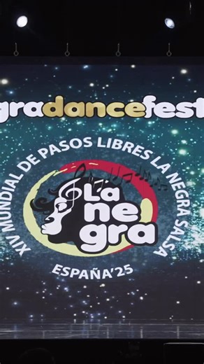 ESTRENO MUNDIAL del maestro Mauricio Zaleta “La primera vez que te vi bailando como solista quedé en shock” alguien se lo escribió al maestro, pero seguro más de uno pensamos igual. Este hombre con 18 años de carrera ha inspirado a muchísimas personas y generaciones. Ha defendido su estilo, su creatividad, su locura y su sabor a lo largo del tiempo y a través de las interminables luchas de tendencias y porque no decirlo, de egos. Tan humano como todos con muchos defectos y tan artista como pocos