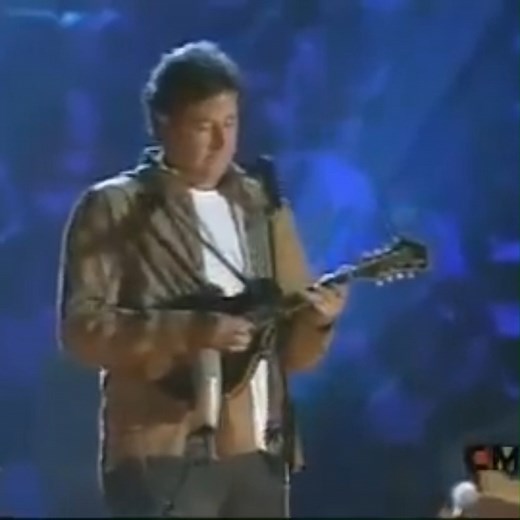 3.4K views · 243 reactions | Vince Gill – Blue Moon of Kentucky...▶️ Listen to this great song: https://countryhits.greatestoldiessongs.org/vince-gill-blue-moon-of-kentucky/?utm_source=facebook&utm_medium=dreel&utm_campaign=yesterdayscountryhits | Yesterday’s Country Hits | Facebook