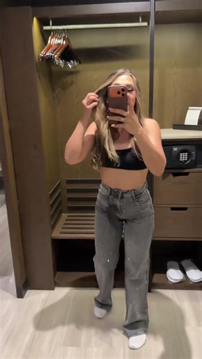 Cuéntale a todo el mundo cómo luce mi atuendo poco convencional. #eliesparza #eli