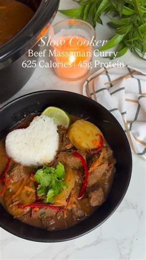 Recipe in Caption ⬇️ Slow Cooker Thai Beef Massaman Curry With tender lean beef, creamy light coconut milk, potatoes, and aromatic spices. Served with fluffy boiled rice — rich, hearty, and packed with flavour. Nutrition ⬇️ Per serving Calories - 625, Fat - 14.3g, S/Fat - 7.1g, Carbs - 78.9g, Sugar - 12.6g, Protein- 49g Ingredients ⬇️ Serves 4 For The Curry: 700g Lean Beef, Diced 3 Tbsp Massaman Curry Paste (Adjust To Taste) 1 Red Onion, Finely Diced 3 Garlic Cloves, Minced 1–2 Red Chillies, Sli