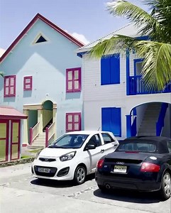 Orient Bay is the biggest example in Sint Maarten | Saint Martin of how our Caribbean Island should be looking all around 🏝 Well maintained, clean and full of color 😍👌🏽 Hopefully this motivates many on Island to paint their house, clean up the mess around and maintain their gardens. Be an example, one Island, one community 🙌🏽 This is what people travel to our island for, and it’s community effort to give our tourists and ourselves this beauty back. Pre-plan your visit and find all the gems