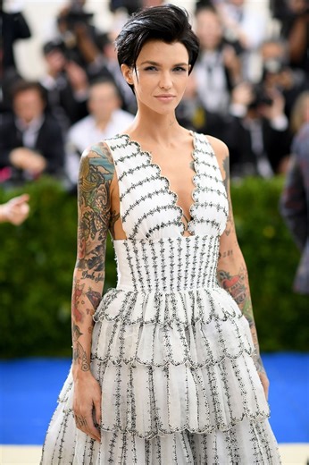 Ruby Rose to play lesbian superhero as Batwoman