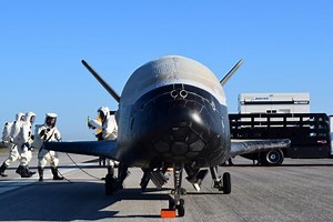 Top-secret U.S. space plane about to leave Earth for years