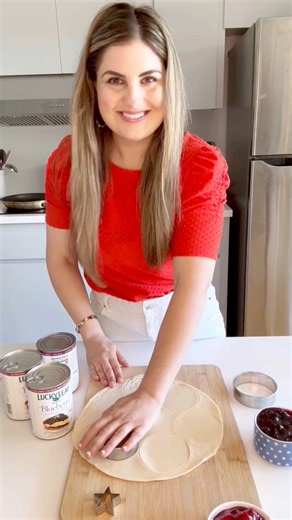 Just pie crust, your favorite canned fruit filling, and a star cutter—these mini 4th of July pies are as simple as they are sweet! ❤️🤍🩵 Just grab:✨ 1 can strawberry pie filling✨ 1 can blueberry pie filling✨ 2 pie crusts (store-bought or homemade)Instructions:Preheat to 375°F. Grease a mini muffin tin. Cut circles from the crust and press into the cups. Fill half with strawberry, half with blueberry. Top with star-cut crusts, seal the edges, and bake for 30–35 mins or until golden. Cool slightl