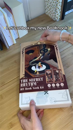 Jeder der Bücher liebt braucht so ein Book Nook. Es macht das Bücherregal tausend Mal lebendiger und wertet das Gesamtbild total auf! #booknook#booktok #tiktokshop #diy #books