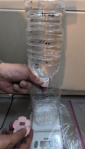 タンクの底に穴が開いているときの流速。トリチェリの定理と実測値との差