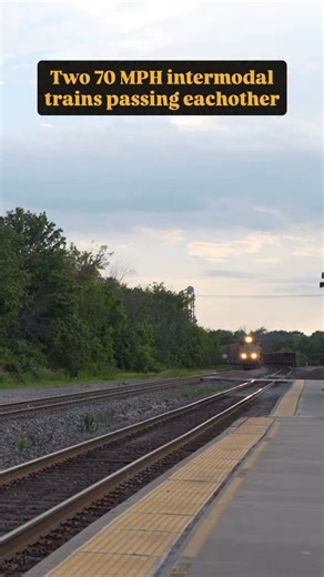 Two high priority intermodal trains passing the small town of Pa Plata, MO on the BNSF Transcon 🛤️ | Cadence's Rail Yard