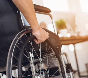 Microscopic worms could provide key to repairing injured nerves