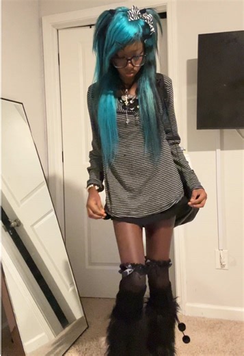 leg warmer combo strikes again