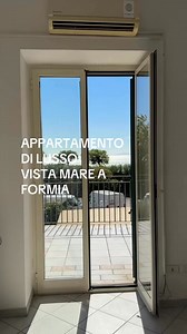 💎 Lusso e Vista Mare nel Cuore di Formia: La Tua Esclusiva Residenza in Affitto Immagina di svegliarti ogni mattina con il blu infinito del Mar Tirreno che ti accoglie: questo appartamento di lusso non è solo una casa, ma una prospettiva privilegiata sulla bellezza di Formia Centro. Con la sua grande metratura, ti offre spazi generosi, rifiniture di pregio e un'atmosfera di raffinata esclusività, tutto a un passo dal cuore pulsante della città. ⚓ Posizione Strategica e Storia La location è ineg