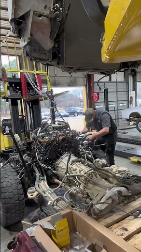 Timelapse of this 2015 LML duramax engine replacement with fleece CP3 conversion. #diesel #duramax