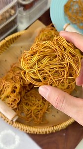 Mẹo đơn giản làm mì khô giòn rụm tại nhà nhé #tiplamdep #goclamdep #xuhuong #tips #haihuoc | Beauty Xing