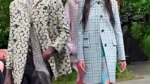 Видео На модном показе в Лондоне | OK.RU