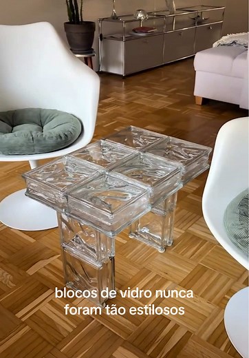 Mesa Estilosa com Blocos de Vidro: DIY Moderno