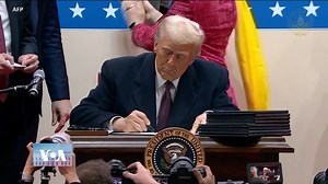 TASKAR VOA: A ranar farko Shugaba Trump ya sanya hannu a wasu takardun umurnin shugaban kasa – wato Executive Orders, inda ya warware wasu muhimman matakai 78 na gwamnatin Biden. | VOA Hausa