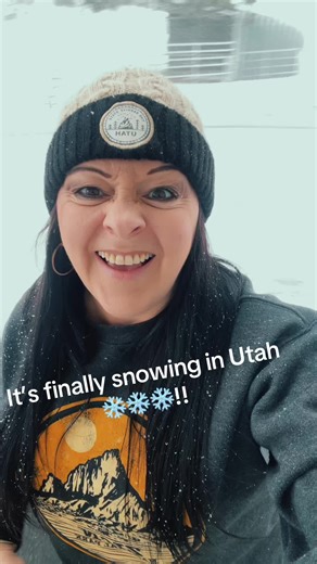 It’s funny snowing in Utah!! #snow #utah #fyp #cold #❄️