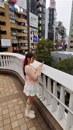 Anonymous/アノニマス on Instagram: "🇯🇵乗り換えようかな！？#ストリートスナップ #streetphotography #photography #japan #tokyo @usiimoo"