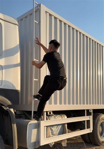 Export Africa HOWO 4 * 2 Container Transport Truck#HOWO #SHACMAN #Export #Dump #工程机械