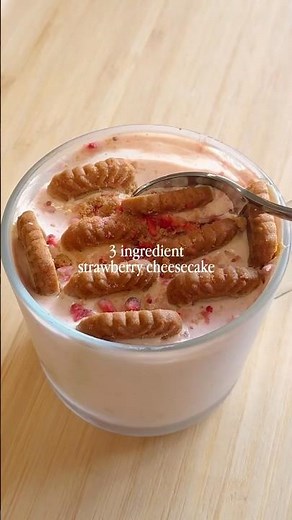 3 INGREDIENT viral yogurt cheesecake dessert 🍓 #greekyogurt #dessert