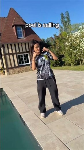 LA PISCINE NOUS APPELLENT !!!! #shortvideo #humor