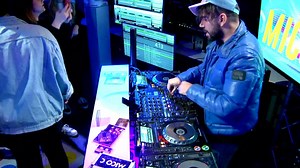 Mix spécial Année 2000 sur Fun Radio 👉 Regardez le mix Mico C #BrunoFunRadio2000 | Bruno Sur Fun Radio