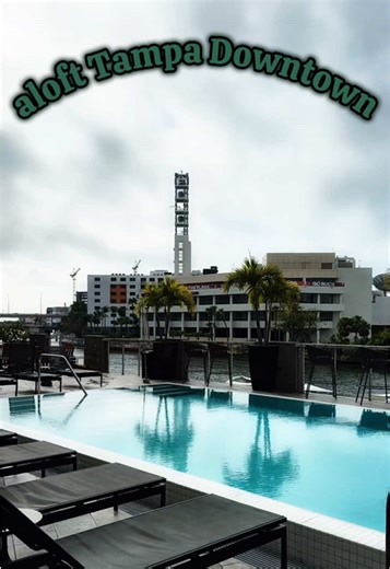 🏨 Modern vibes, skyline views, & a location that puts you right in the middle of it all 🏨 #hosted 📍 Aloft Tampa Downtown is where sleek design meets effortless convenience. Think bold, contemporary rooms, floor-to-ceiling windows, and a laid-back atmosphere that still feels elevated. Whether you’re in town for a weekend getaway, a staycation, or a downtown event, everything you need is right at your fingertips. Steps from the Tampa Riverwalk, Water Street, Amalie Arena, and some of the city’s