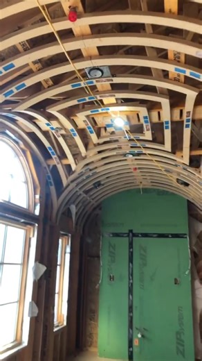 Master bath groin vault ceiling. Check out those cool intersecting arch details 👌 beautiful design. Beautiful execution. Builder: Nixon Custom Homes #groinvault #prefab #carpentry #customhome #masterbath