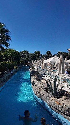 🌴🖤 Spar over 4300,- på Kahya Resort Aqua & Spa i skolernes sommerferie 🖤🌴 Med vores Black Flyday-rabat vores store early booking-rabatter, kan du spare STORT på sommerferien lige nu! 🤩 Tag f.eks. til det 5⭐ Ultra All Inclusive-hotel Kahya Resort Aqua & Spa, hvor der venter jer et stort vandland, flere pools, lazy river og masser af sjove aktiviteter 👙💦 Se hvordan det så ud, da vi besøgte hotellet i år 🎬👇 Book nu 👉 https://brnw.ch/21wXIkK | Corendon