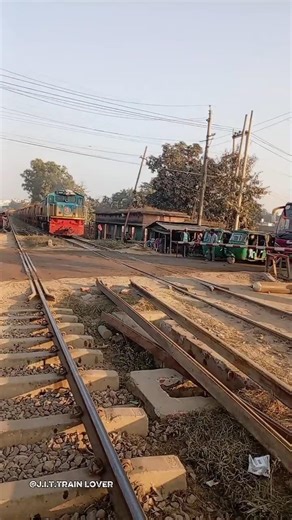 Giant Fuel Tanker Train Rolling Fast! #FuelTankerTrain#train #railway #shorts