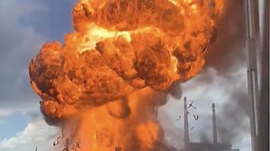 Video zeigt riesigen Feuerball bei Explosion von Chemiewerk